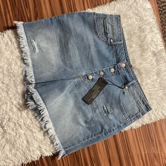 VERSONA NWT Button Fly Shorts Size 14 - Picture 2 of 10